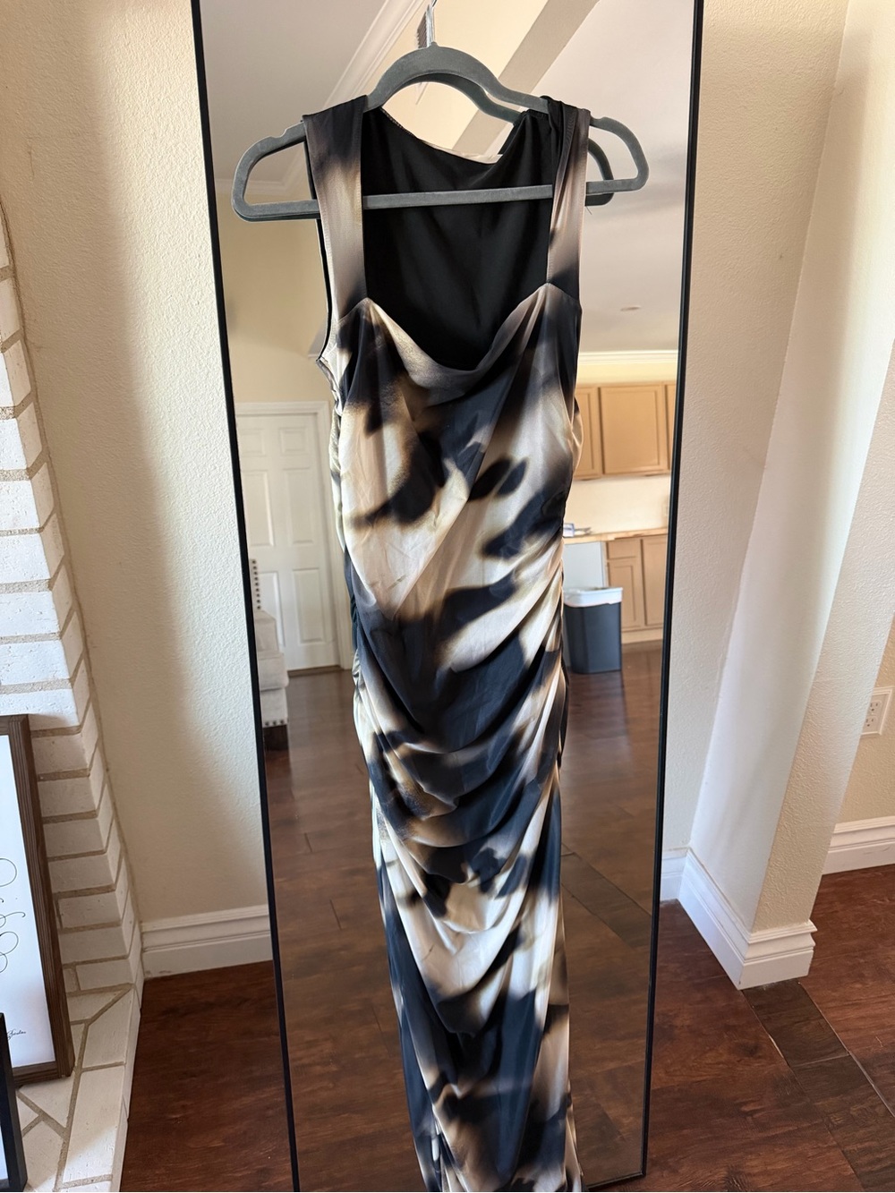 Maxi Dress- never worn . Size L - Picture 3 of 4